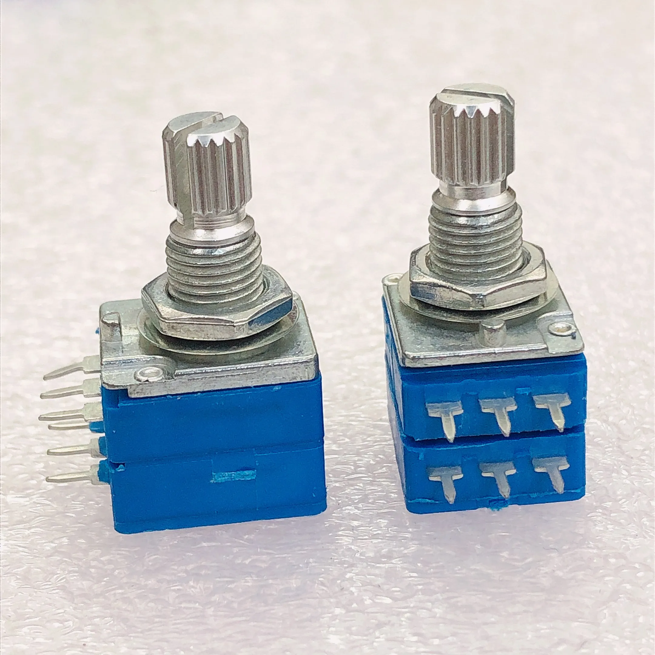 

20pcs R12 precision potentiometer dual 6pins volume switch B50K b503 double shaft 15mm rachis