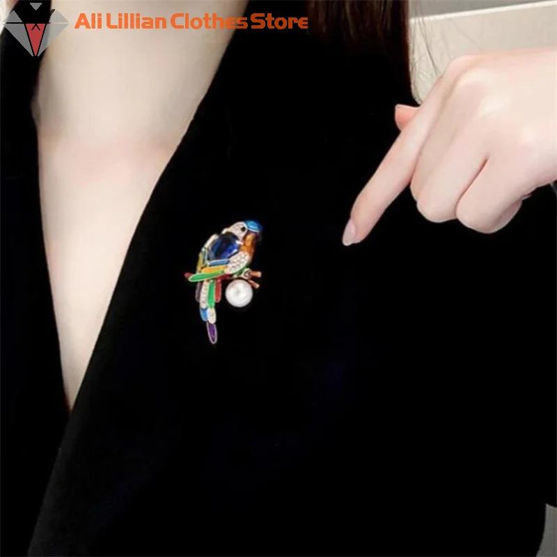 Fashion Animal Rhinestone Pearl Parrot Brooches Pins For Women Clothing Coat Jewelry Party Accessories Gifts