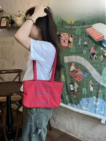 캐주얼 캔버스 토트 백 여성용 레드 통근 가방 다목적 겨드랑이 가방 한국 스타일 심플한 디자인 대형 나일론 소재