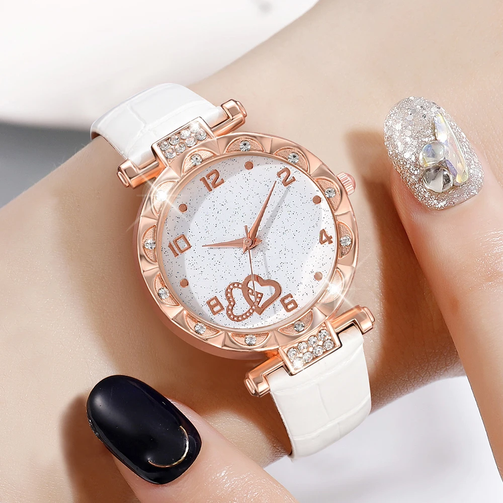 Women\'s White Rhinestone 5PCS/Set Quartz Watch And Alloy Jewelry Set With Heart-Shaped Elements As A Mother\'s Day Gift