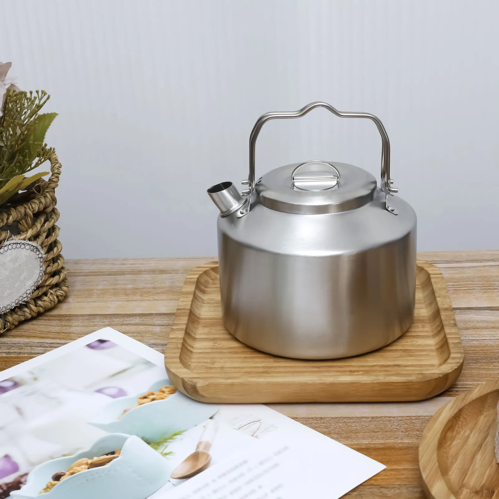 

Camping Kettle with Double Handle Stainless Steel Short Nozzle Design Portable Camp Tea Coffee Pot for Travel Outdoor Activity