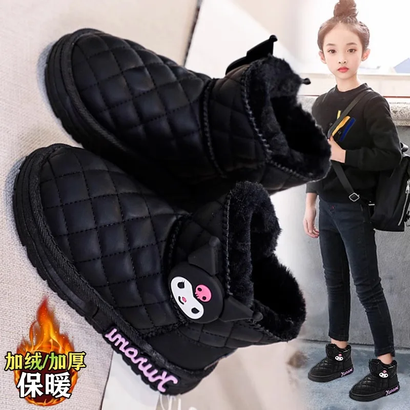 

Новые зимние детские хлопковые туфли Kuromi с героями мультфильмов Sanrios, черные бархатные утепленные хлопковые ботинки для девочек, теплые короткие бочонки, зимние сапоги