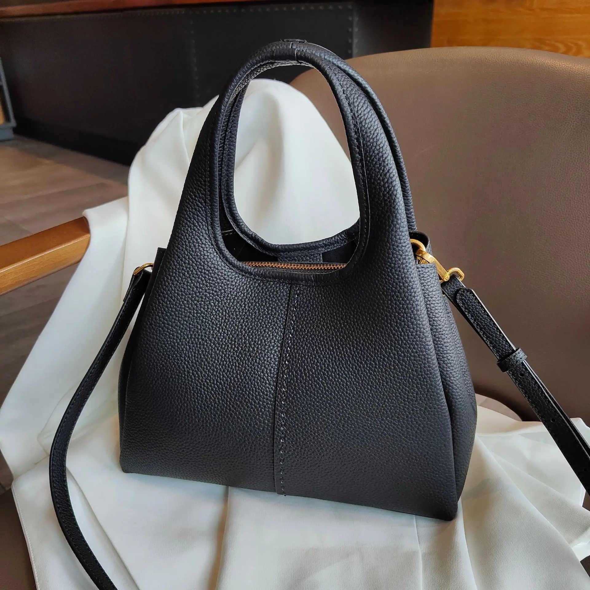 High-end Bucket Bag 2024 New Fashion Versatile First Layer Cowhide Soft Leather Color Block Ladies Bag