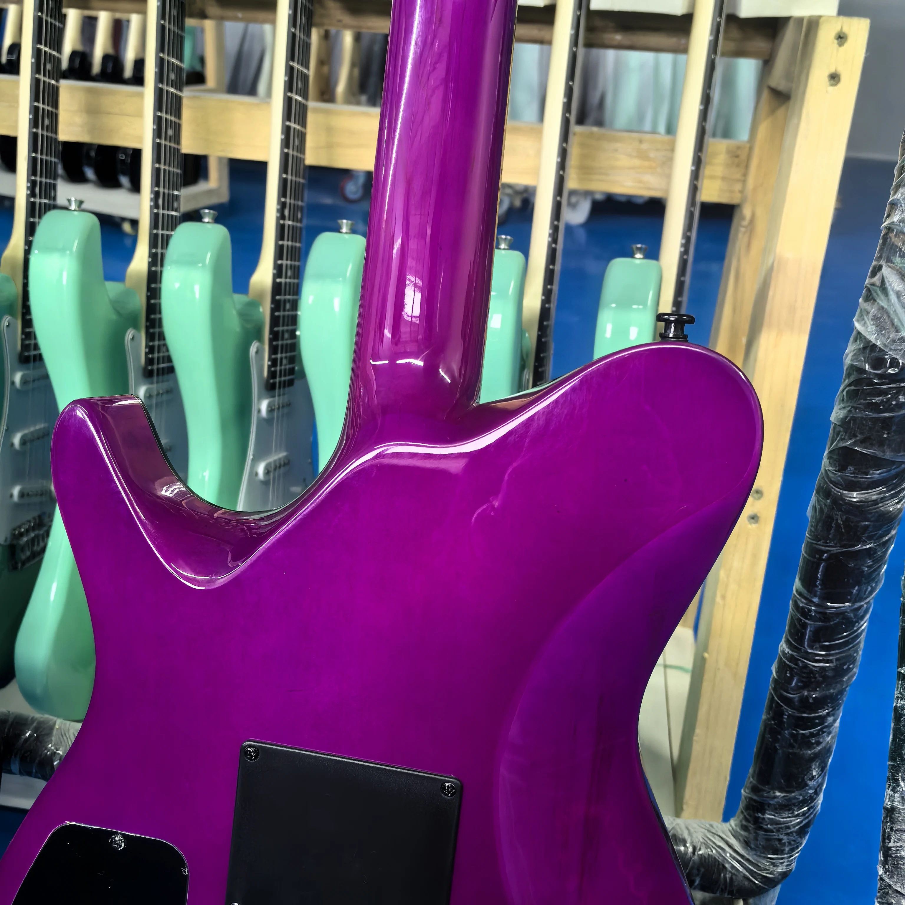 قطعة واحدة TL: جسم الماهوجني، لوحة أصابع من خشب الأبنوس، مفصل رقبة من قطعة واحدة، غراب رأس مستدير، التقاطات عالية الجودة