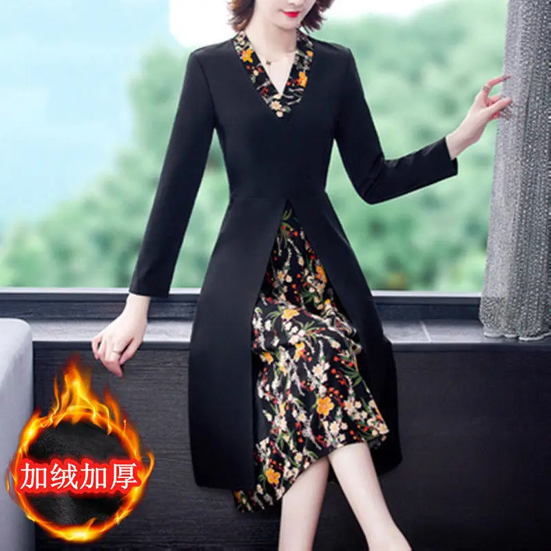 Winter Thickened Women's Clothing Patchwork Small Floral V-neck Long Sleeved Dress for Commuting Flowing and Comfortable Dress