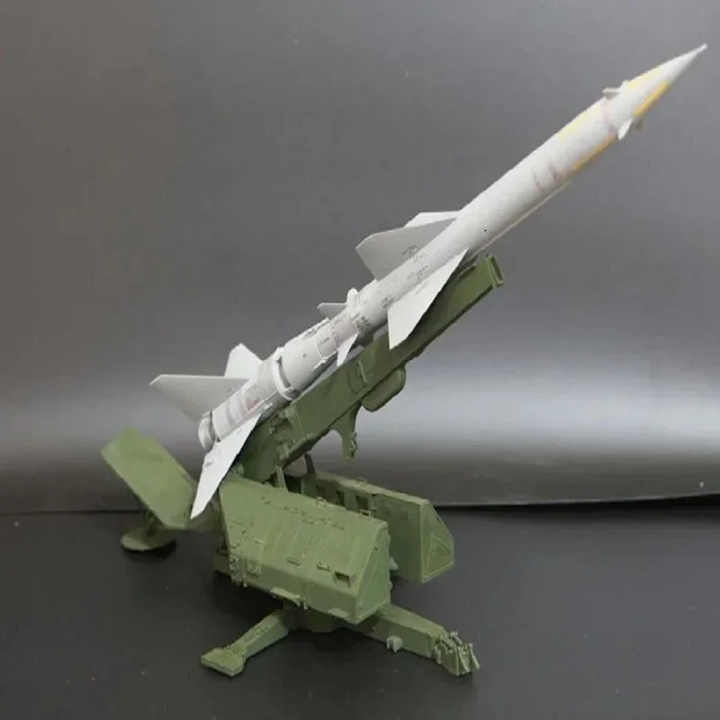 トランペッター 00206 大人向けホビー DIY 静態玩具 - 1/35 SA-2 ガイドラインミサイルランチャー軍事組み立てモデルキット