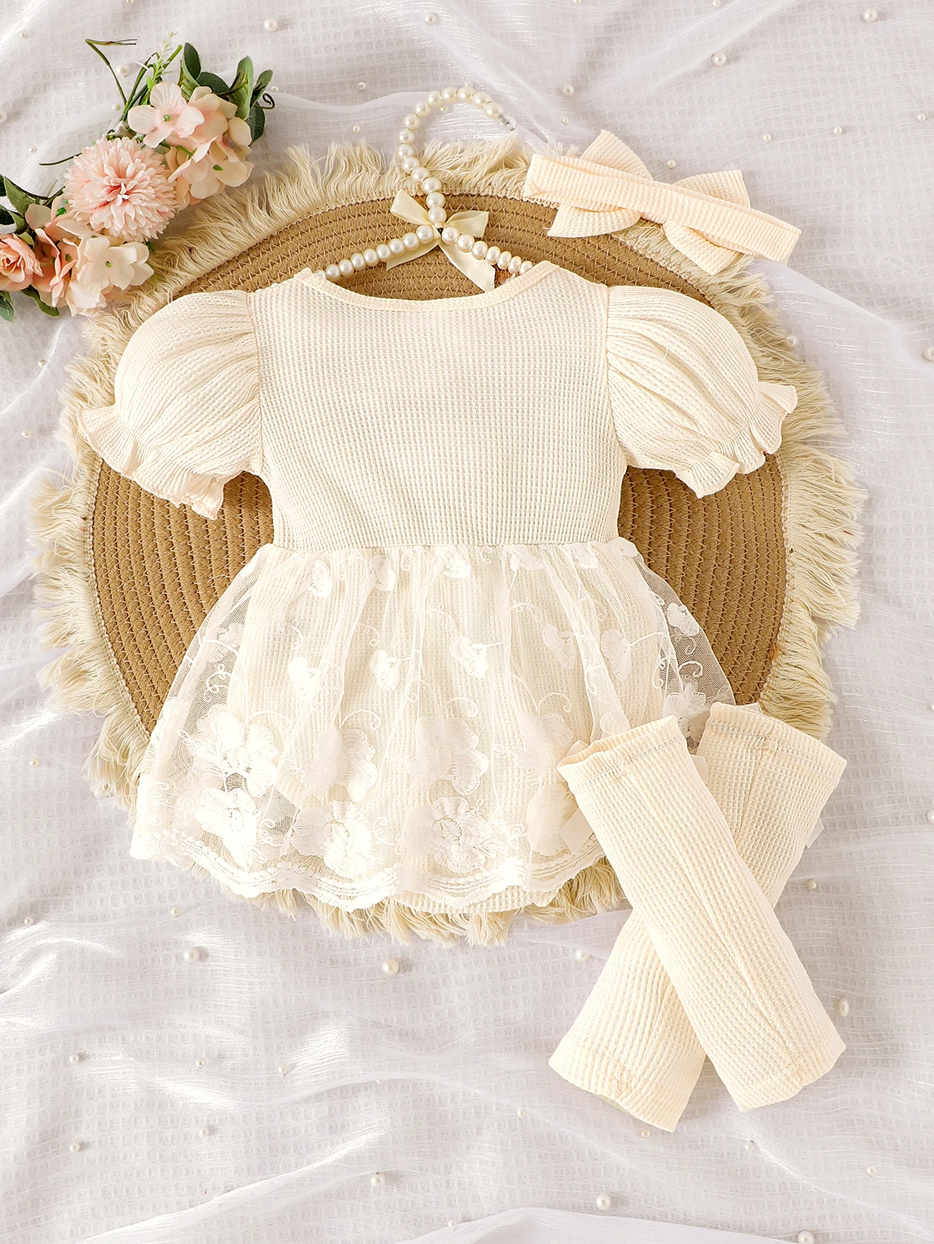 Summer cross-border new girls 0-1 years old sweet and cute beige short-sleeved mesh clothes 2