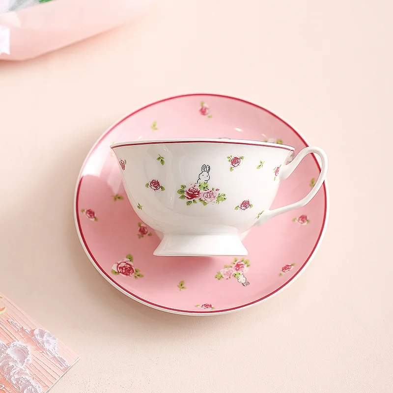 Tazza da caffè in ceramica rosa piattino carino coniglio ragazza cuore tazza ragazze Souvenir senso avanzato nicchia tazza carina