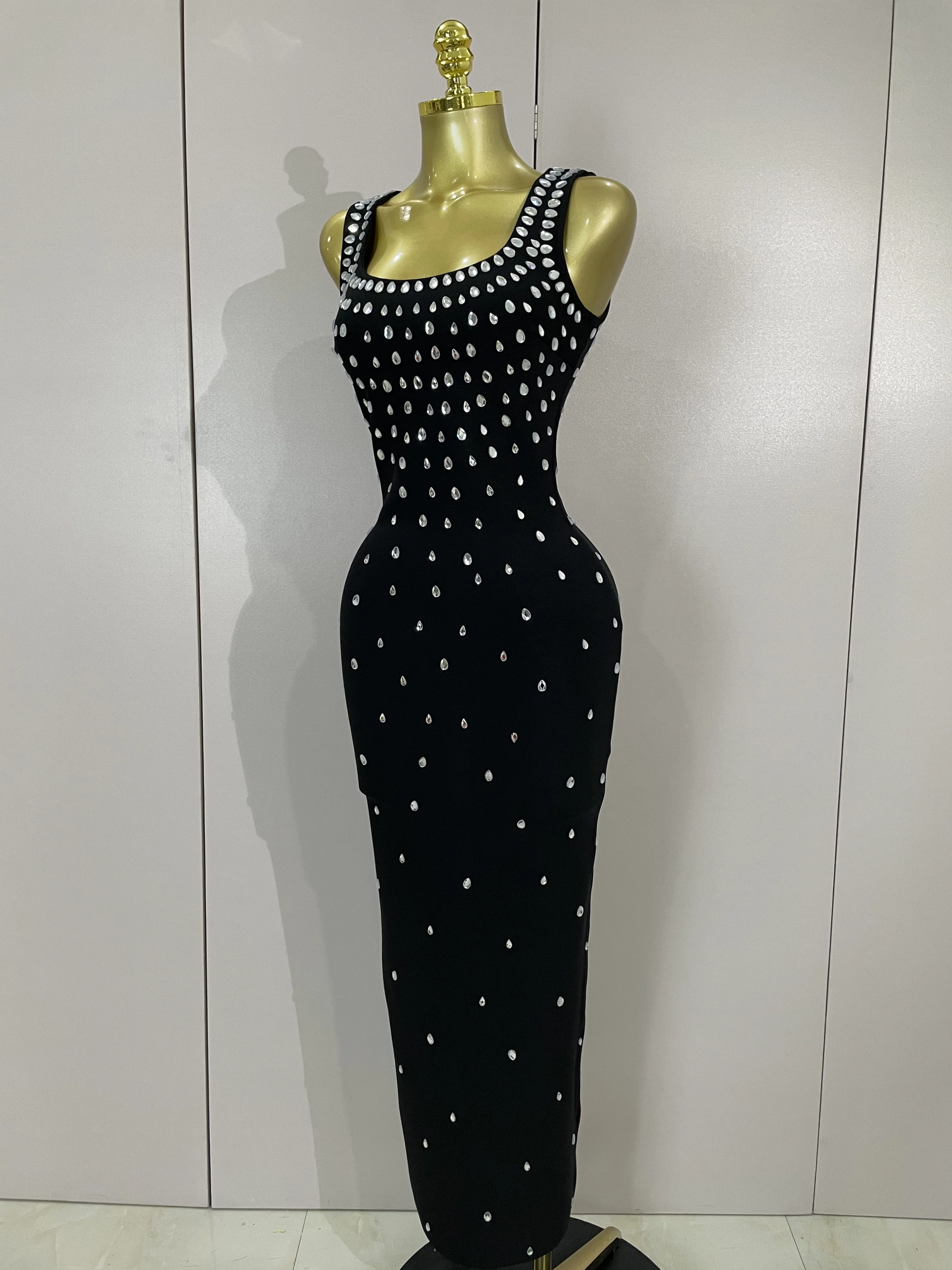 Vestidos elegantes de cumpleaños, vestido largo ajustado sin mangas con diamantes de lujo, vestido de fiesta de graduación de noche para celebración de calle alta