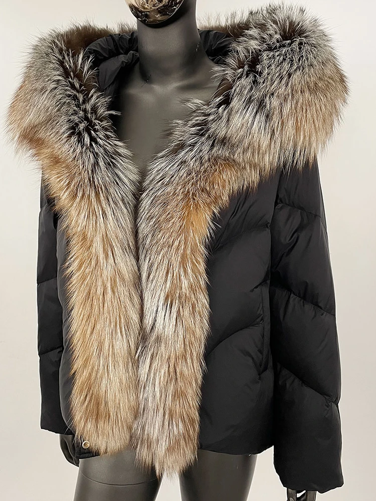 เสื้อแจ็คเก็ตฤดูหนาวปี 2025 สำหรับผู้หญิง ขนสุนัขจิ้งจอกแท้ ปกคอแบบมีฮู้ด ทรงสั้น หนา อุ่น สวมใส่สบาย  เสื้อโค้ทขนเป็ดสีขาว