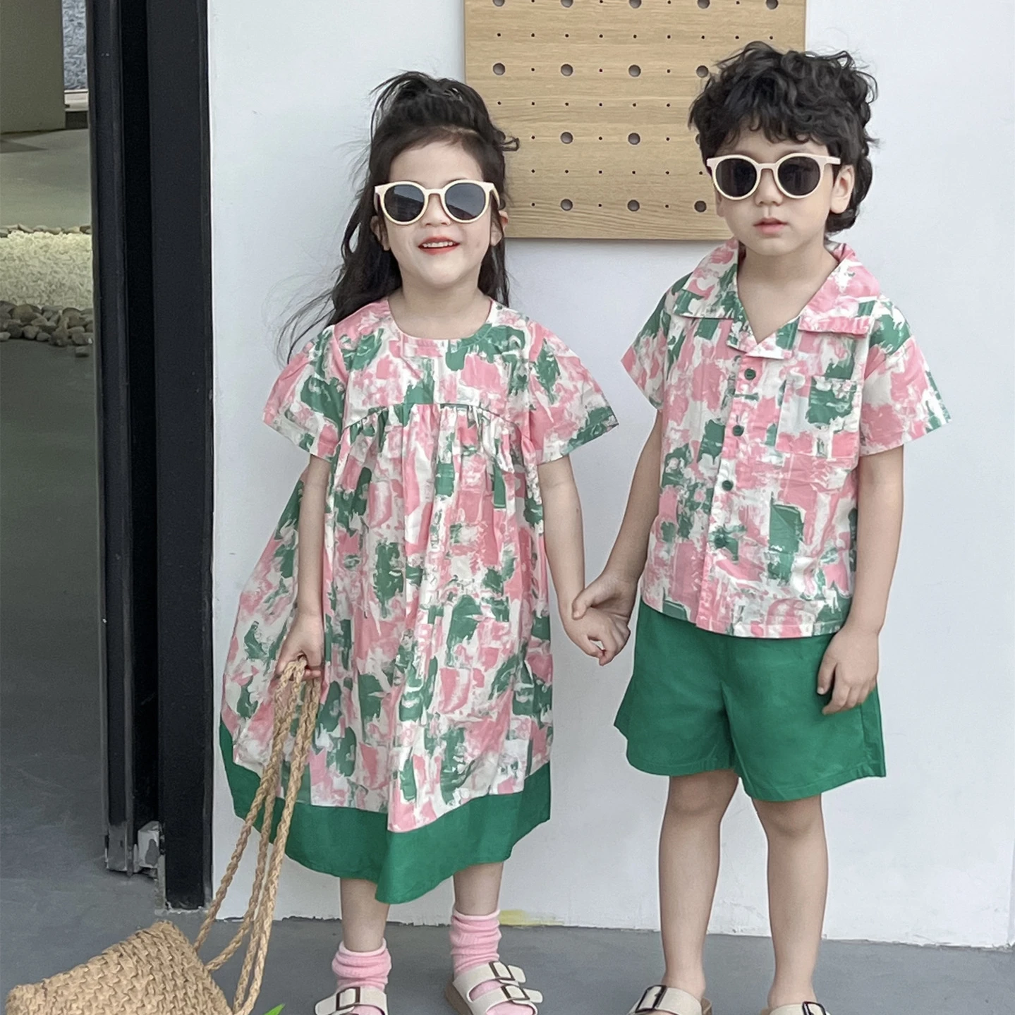 

Vacation Look Sister Brother Matching Beach Clothes Little Girls Floral Dresses Korean Baby Boys Shirts + Shorts Two Piece Sets