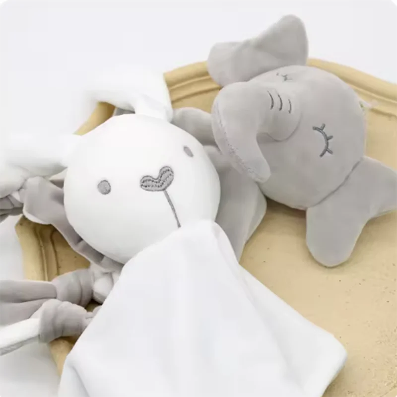 Serviette de bave douce et apaisante de dessin animé, mouchoir pour bébé animal avec papier sonore, peut boucher sur une serviette, poupée jouet