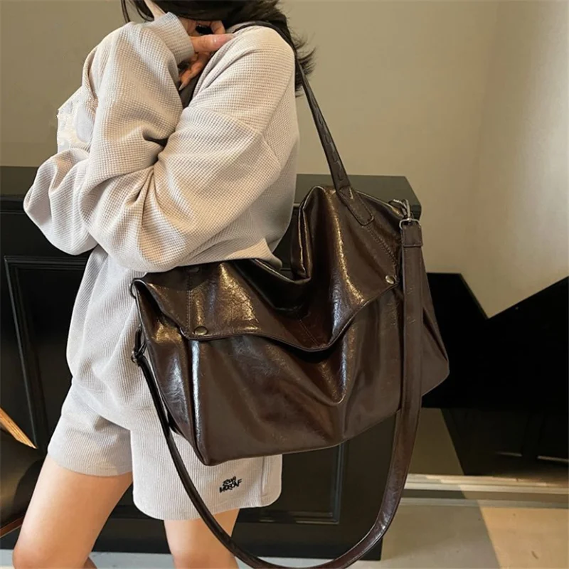 

Large capacity American-style high-end shoulder/crossbody bag, soft leather, simple and casual tote bag for women.