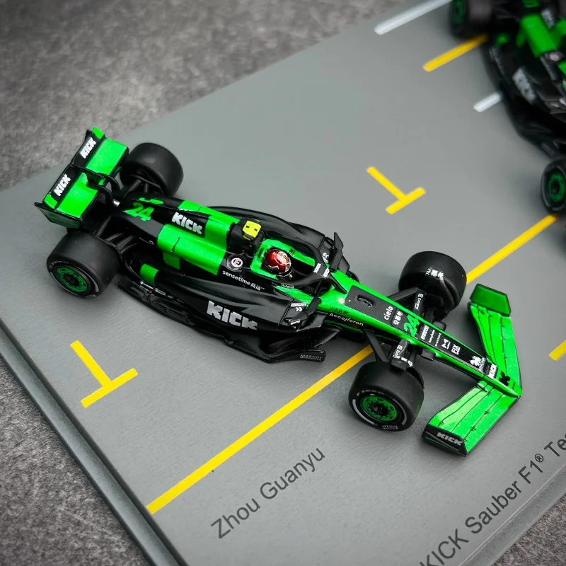 1:64 Sauber C44 F1 2024ABU Dhabi Grand Prix Zhou Guan Yu Bottas مجموعة سيارة مزدوجة سبيكة نموذج محاكاة مصغر ، ديكور للكبار #4