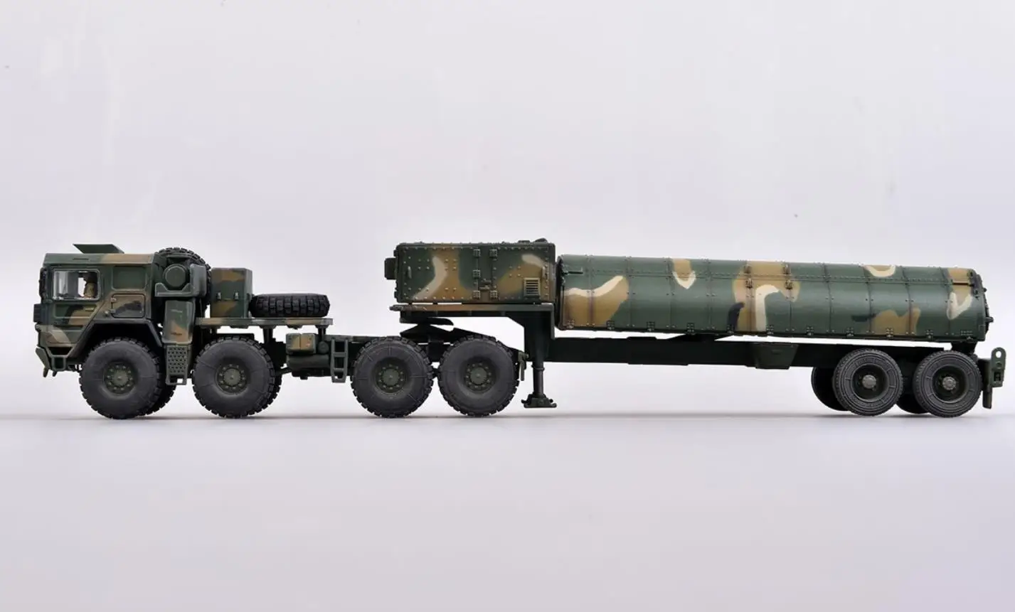 Collect UA72340 Nato M1014 MAN Tractor & BGM-109G Ground Launched Cruise Missile