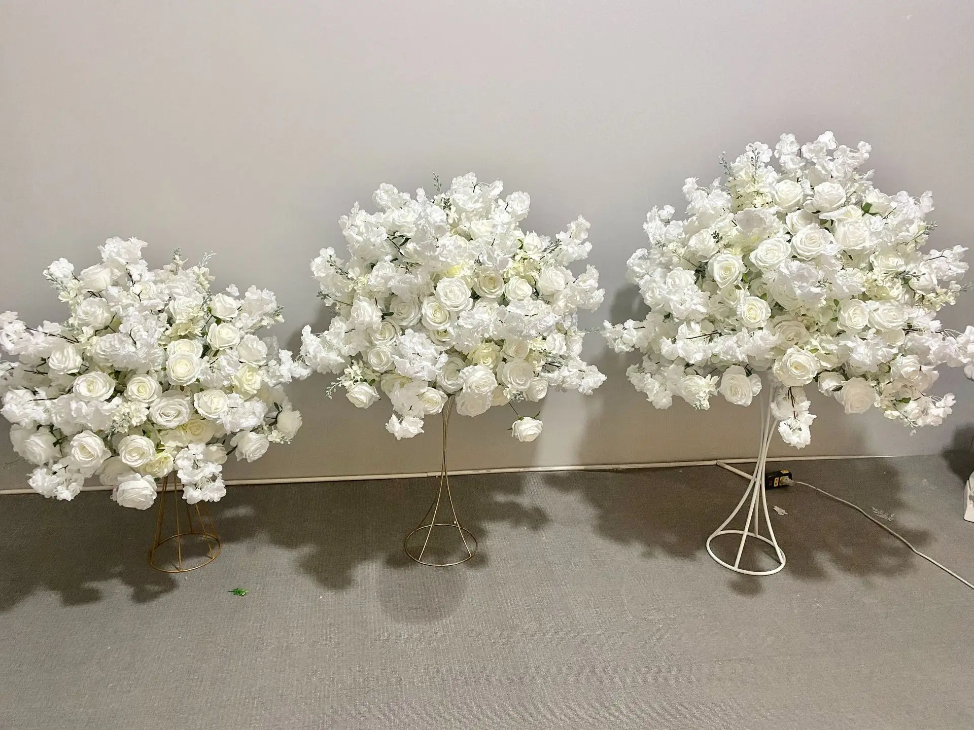 Künstliche Weiße Kirschblüten-Larkspur-Blumenkugel Hochzeitstisch-Mittelstück Blumendekoration Heiratsantrag Heim-Party-Event Großhandel – Detail 1