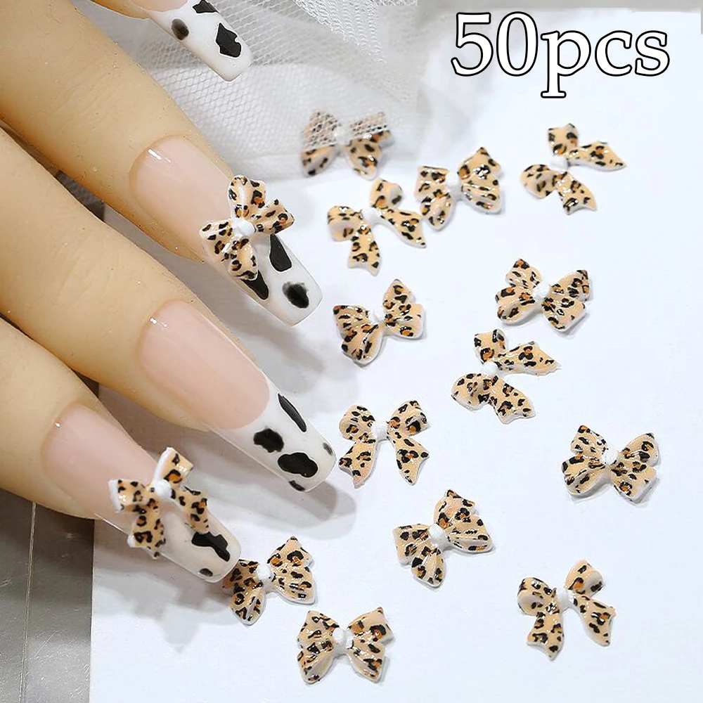 50 pz Leopardo Fiocco di Nastro Unghie artistiche Pendenti e Ciondoli Leopardo Hello Kitty Del Fumetto Decorazioni Per Unghie Kawaii Bowknot Ragazze Manicure Ornamento DL