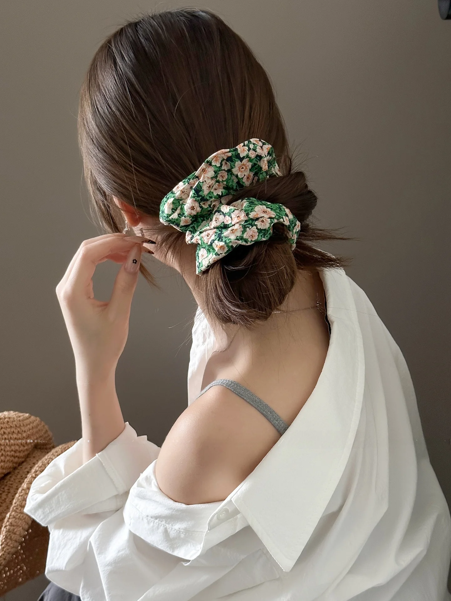 elasticos-de-cabelo-femininos-estilo-campestre-verde-floral-romantico-super-branco-bm-lazy-feelings-acessorios-de-cabelo-com