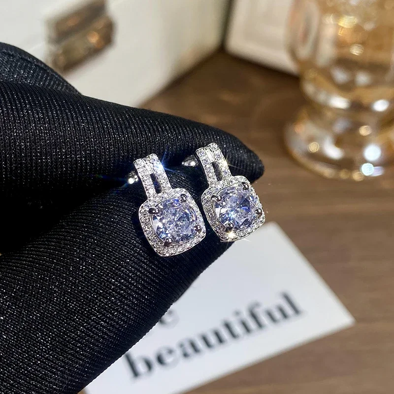 Huitan 925 prata esterlina brilhante cz brincos feminino gracioso elegante acessórios de orelha casamento estilo atemporal jóias presente