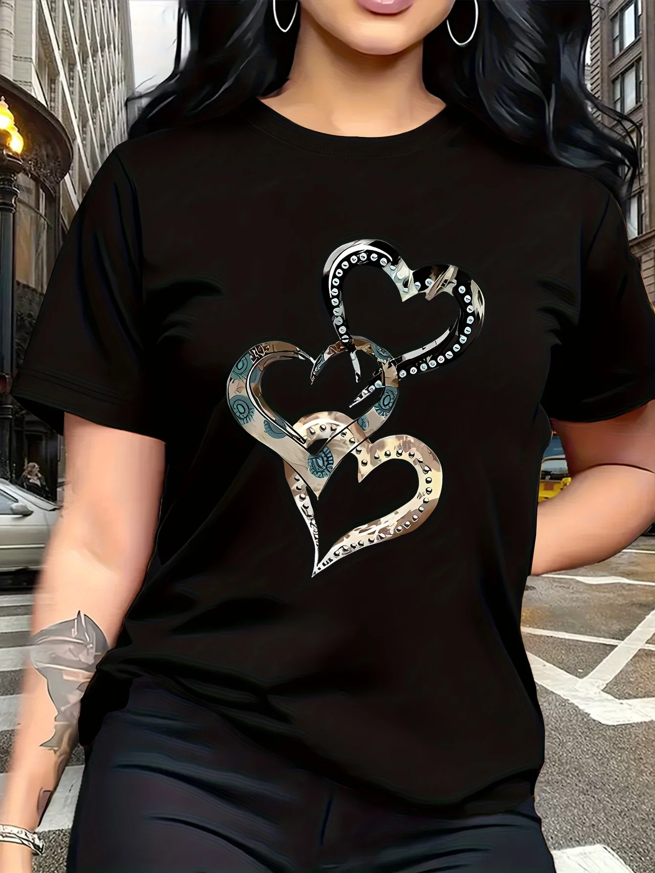 Representing 'emotion And Love', This Trendy And Fashionable Short-sleeve Women's T-shirt Features A Metallic-textured Art Heart Print. It Has A Simple Round Neckline, Is Casual And Versatile, Making It Suitable For Various Activities Such As Leisure, Tra