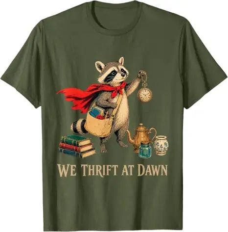 We Thrift At Dawn Thrifting Lover Mittelalterliches Waschbär-T-Shirt Y2k Antik-Sammler Schatzsucher Grafik-Bekleidung Vintage-T-Shirt – Detail 15