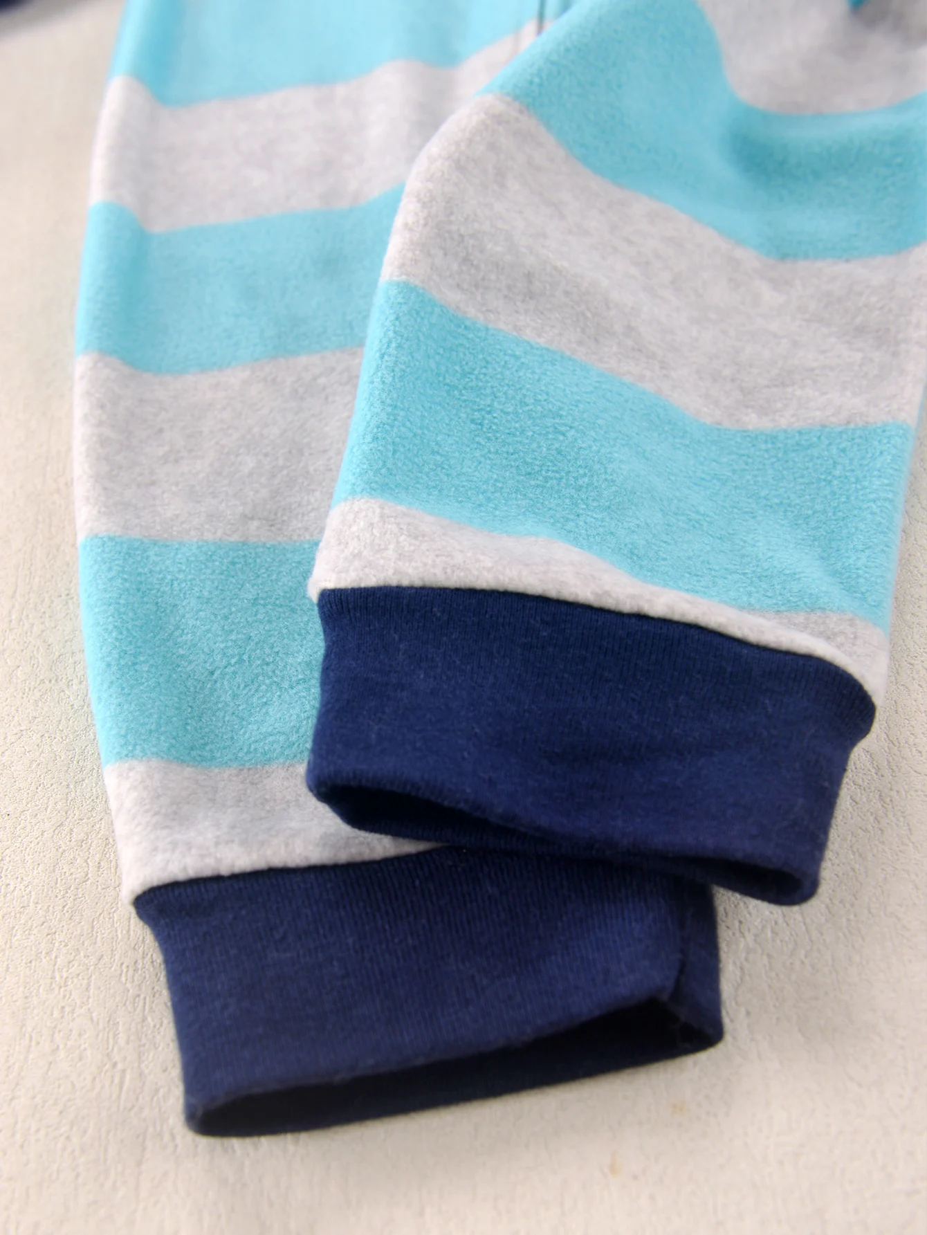 Gestreifter Raglan-Kontrastärmel-Polarfleece-Reißverschluss-Strampler für Kleinkinder, Cartoon-Stickerei, Warmer Herbst-Winter-Baby-Overall 12-24M – Detail 9