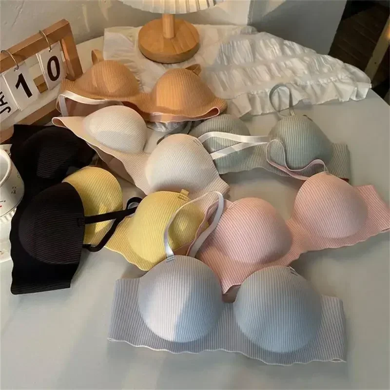 Non-marking One-piece Underwear Women\'s Comfortable Small Chest Gathered No Steel Ring Glossy Breathable Half-cup Bra