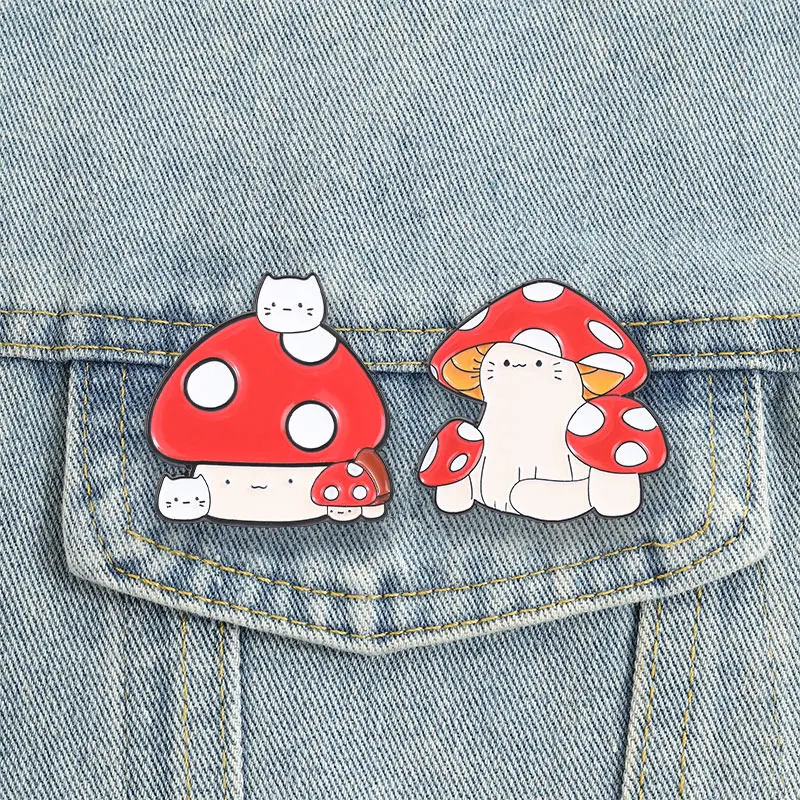 Katzen-Pilzhaus-Emaille-Pins, Kawaii rote gepunktete Charakter-Broschen, Wald-Reversnadeln, Pilz-Schmuck, Geschenk für Freunde