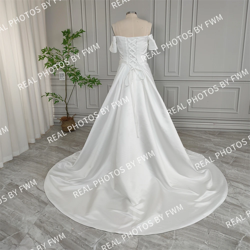 13354 #   Abito da sposa a trapezio in raso plissettato semplice ma elegante personalizzato per donna Abito da sposa con spacco laterale con maniche staccabili