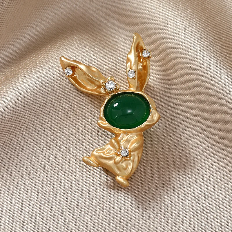 Nuevas broches creativos de piedra de resina de cristal de conejo bonito para mujer, alfileres clásicos barrocos Vintage, insignias de insectos de animales de Metal para mujer