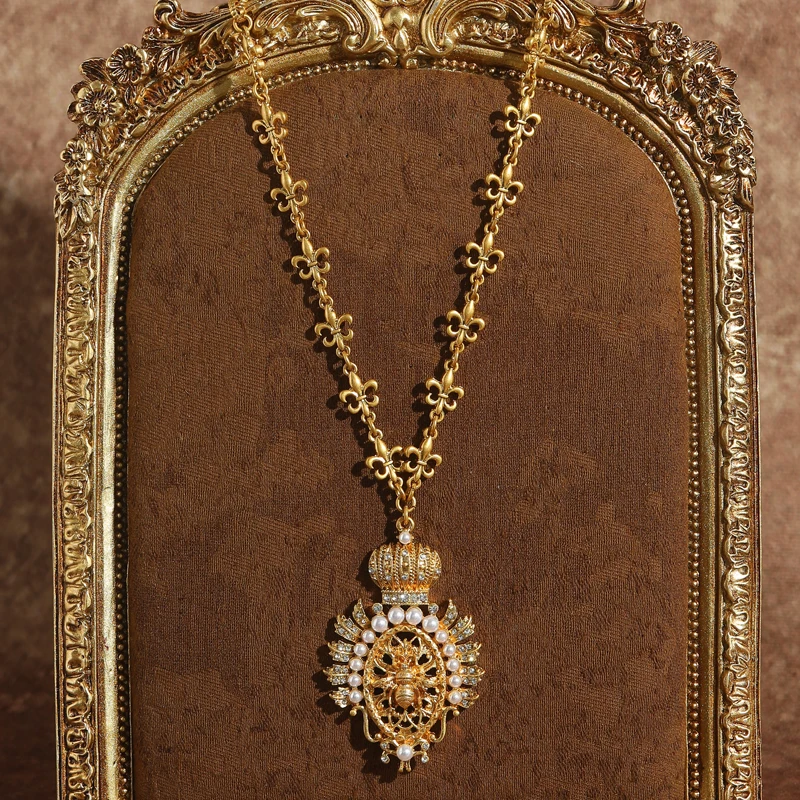 

Vintage Rhinestone Pearl Bee Pendants And Necklaces Moth Antique Gold Color Wedding Palace Accessories For Women 2025 New In