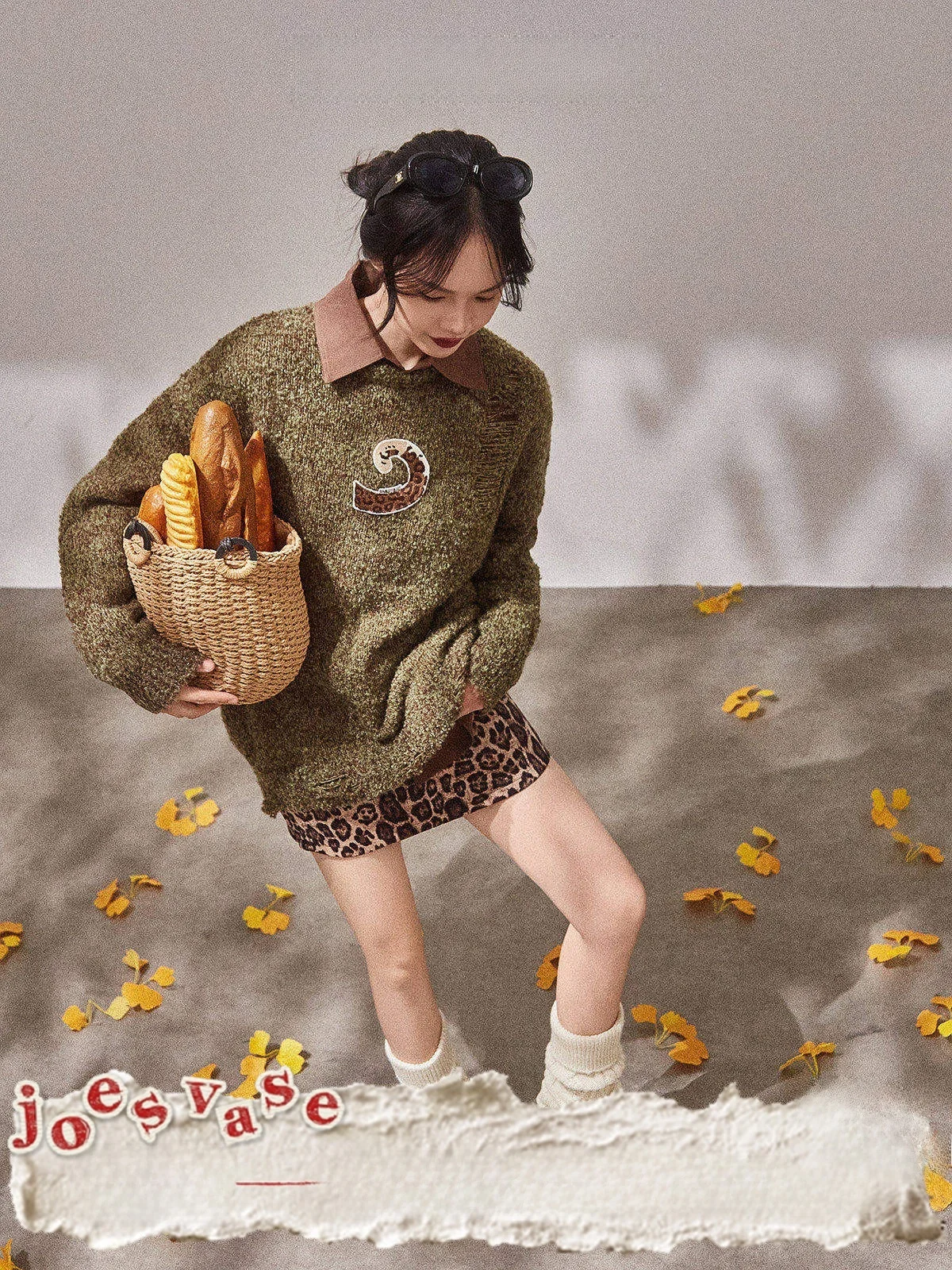 

Свободный вязаный женский свитер кофейного цвета, осенняя новинка Sle Jiaohuazun×LAB от Zhouliwu, для повседневной носки, с длинными рукавами и круглым вырезом