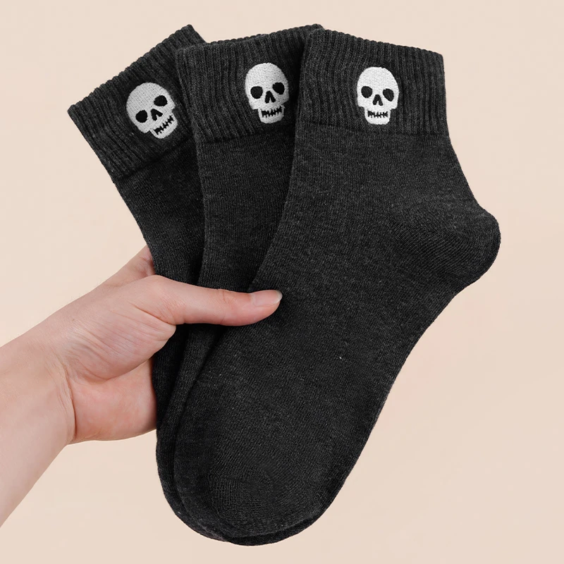 3 Pairs Of Four Season Unisex Trendy, Cool, Funny And Fashionable Halloween Skull Embroidery Pattern Black Mid Tube Socks