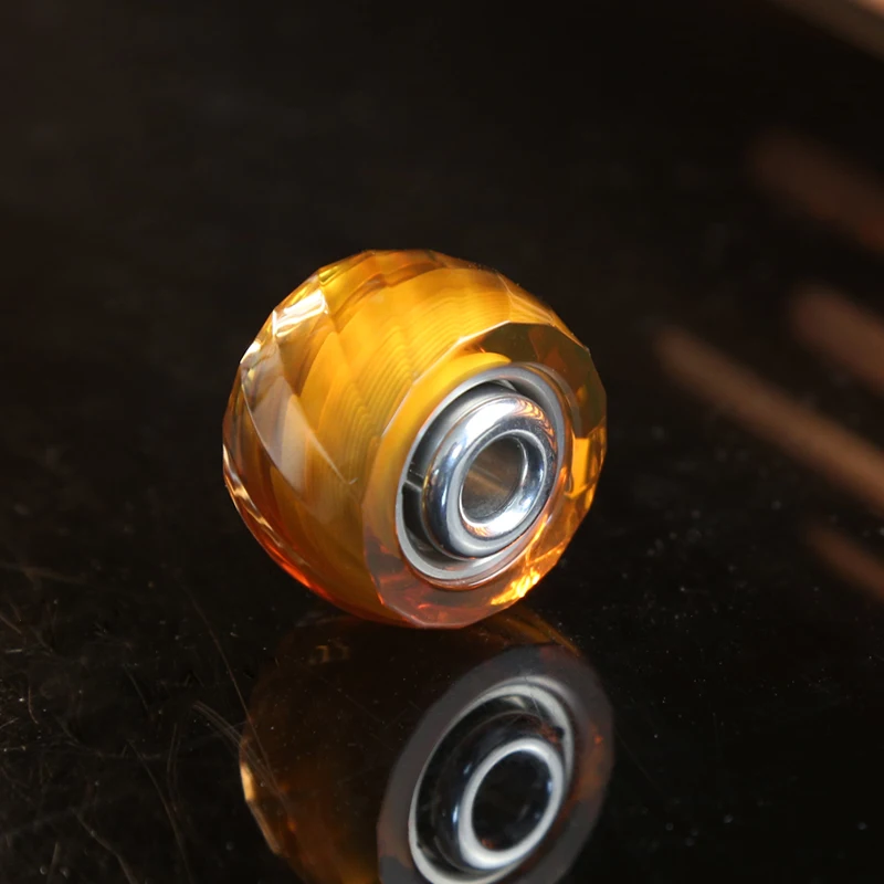 لعبة فيدجيت دوامة - قلادة حقيبة ظهر دوارة للإبهام، لعبة تململ جيروسكوبية دوارة لتخفيف التوتر EDC هدايا للبالغين