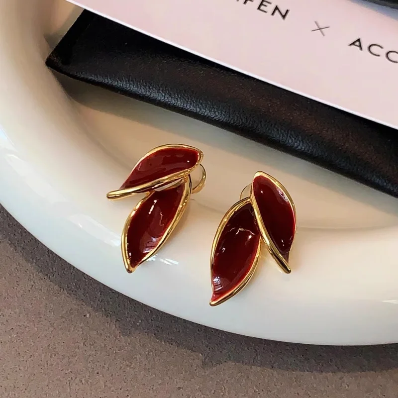 

Изысканные ретро красные эмалированные серьги в виде листьев с глазурью для женщин, модные светские высококачественные аксессуары для банкетов