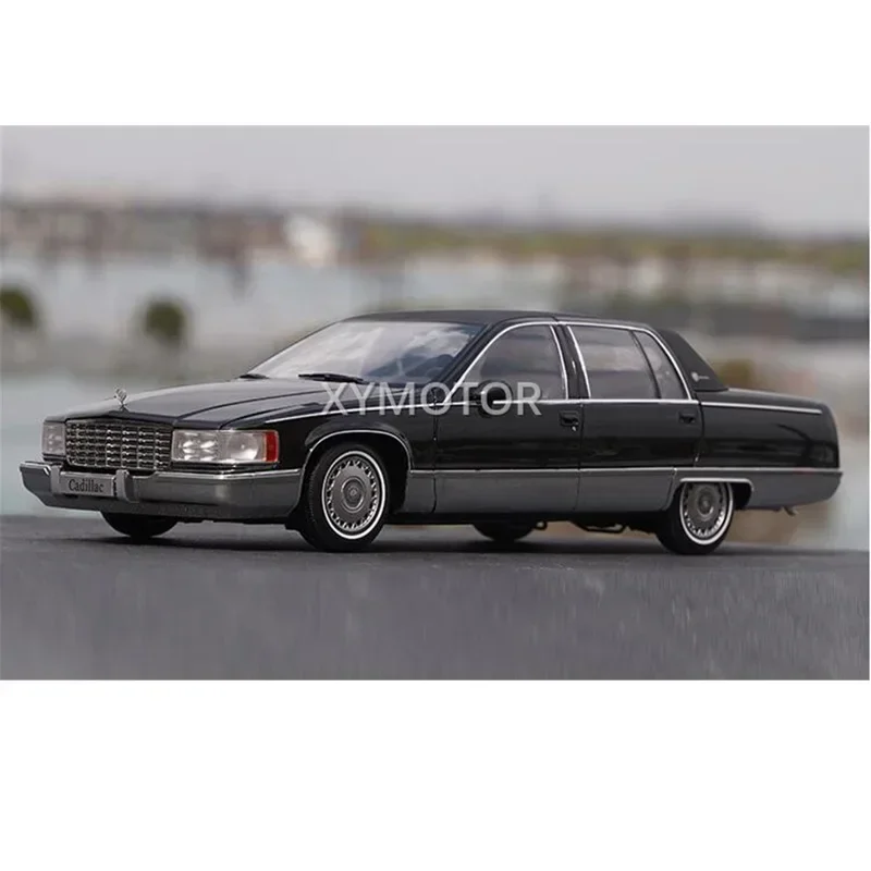 

Коллекционные модели автомобилей Cadillac Fleetwood, коллекционные игрушки для мальчиков и девочек, украшения из черного металла, пластика, резины, 1/18