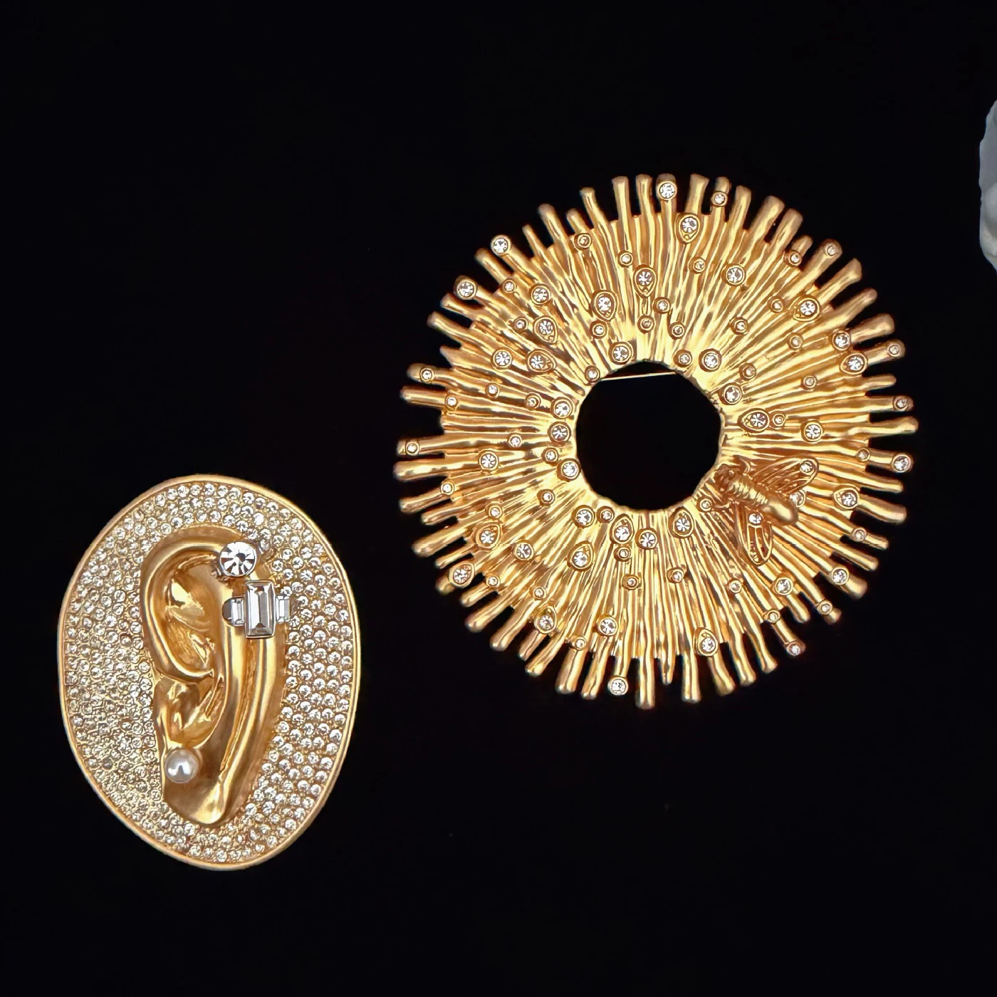 Fashion Europe Sun Honey Ear Crystal Brass Gold Plated Brooch Women Art Luxury Jewelry Accessories