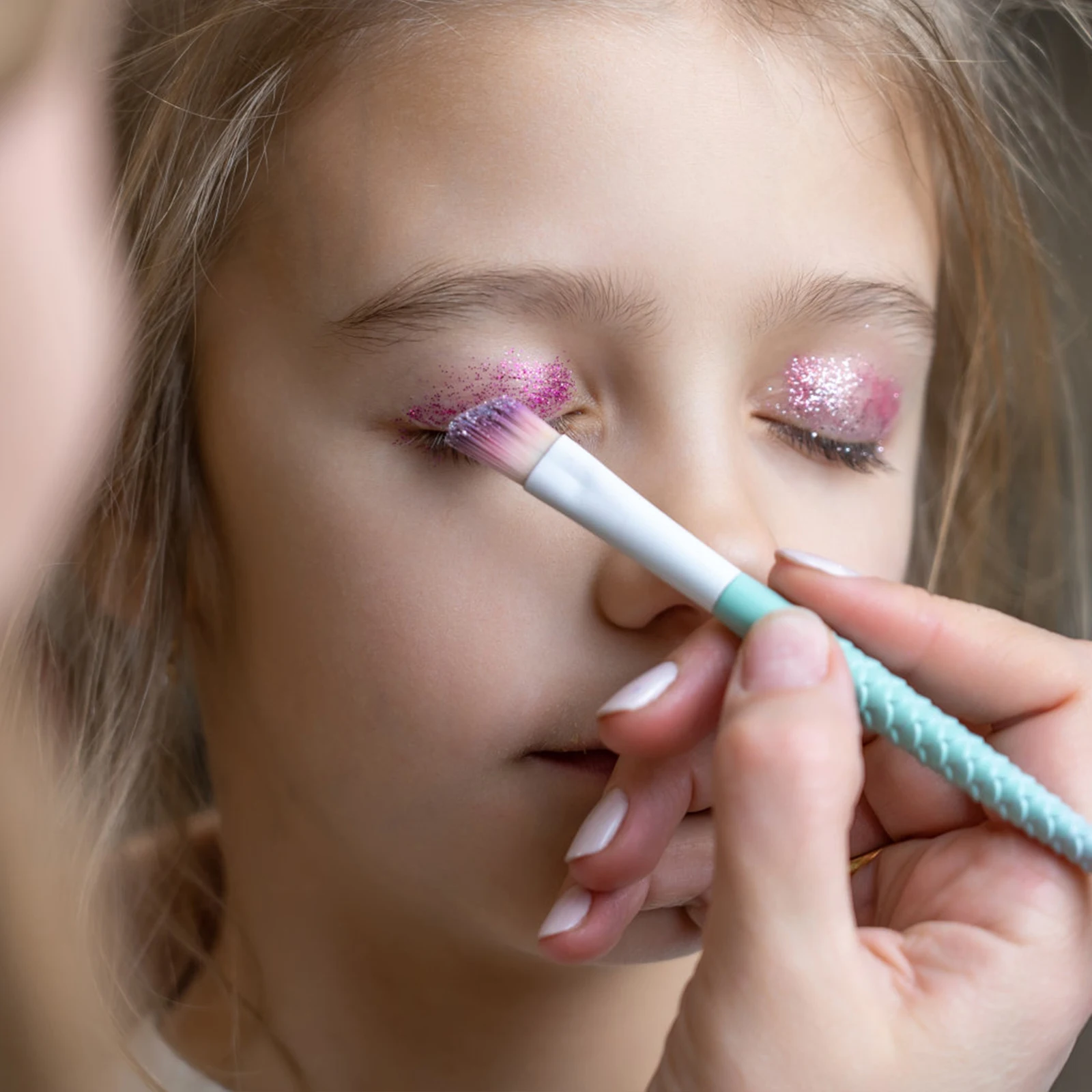 Resaltador corporal en polvo con purpurina, Spray de maquillaje, brillo brillante, pelo rosa, cara DIY, glamuroso, uso Personal profesional, ocasión