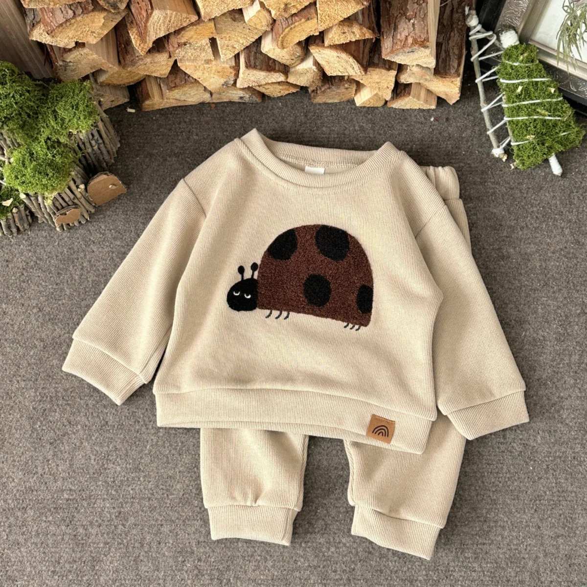 

Осенняя одежда для маленьких девочек, лоскутная толстовка с длинными рукавами и божьей коровкой, штаны с эластичной резинкой на талии, весенняя одежда, детские вещи