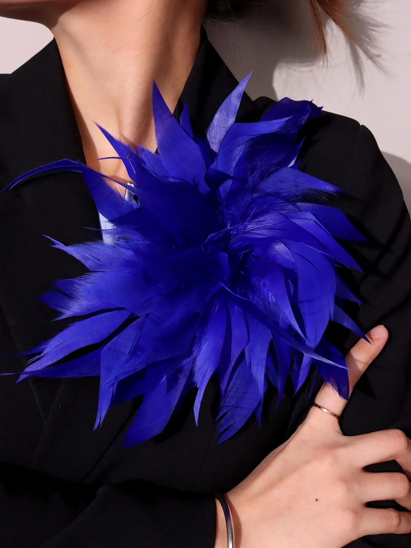 Exaggerated Personality Trendy Colorful Artificial Feather Brooch for Women Men Host Suit Decoration Pin HUANZI 2025 NEW