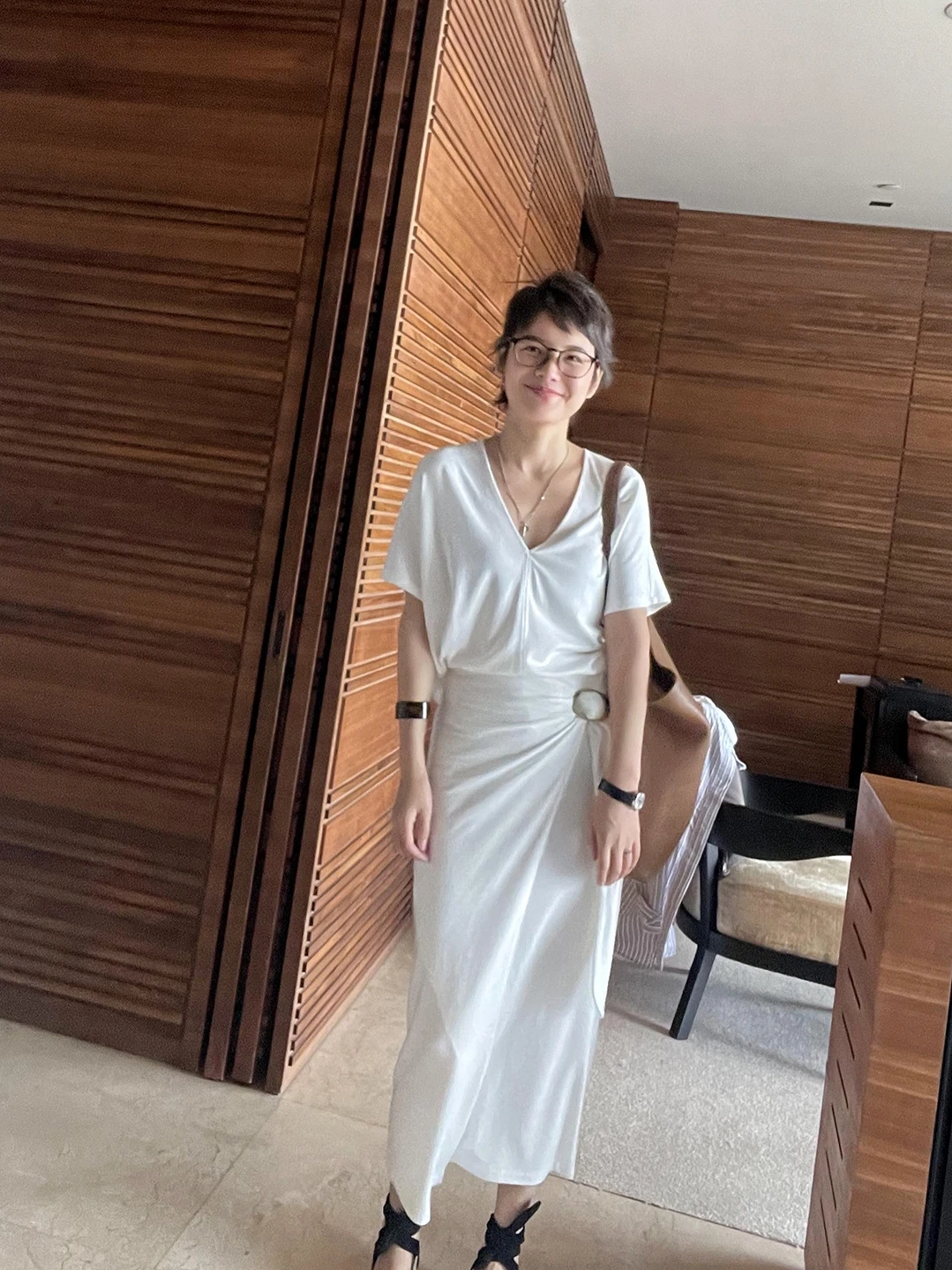 

Комплект MSDIDION Holiday Series: белое воздушное платье-рубашка с V-образным вырезом и коротким рукавом, из смеси хлопка, лиоцелла и полиэстера, для повседневной носки.