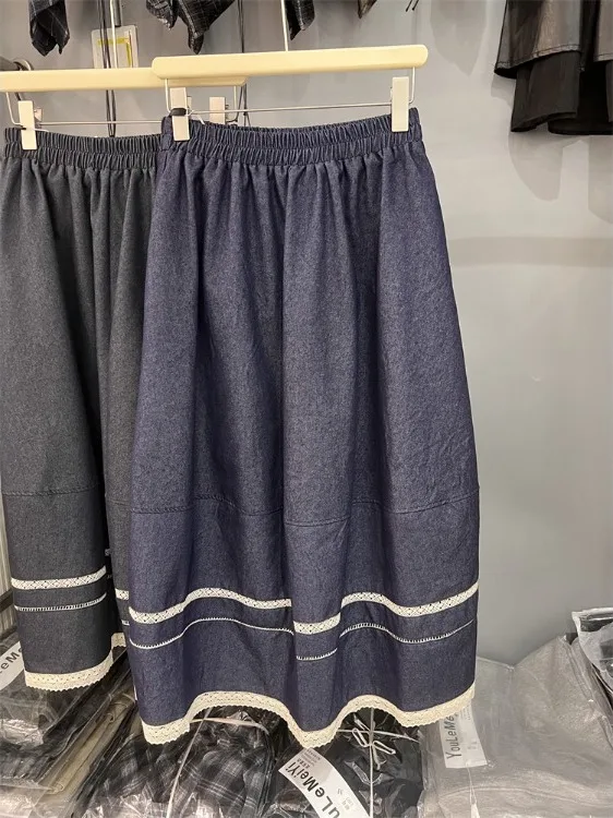 กระโปรงยีนส์ทรงเอไลน์แต่งขอบลูกไม้แฟชั่น คอลเลคชั่นฤดูใบไม้ร่วง เสื้อผ้าผู้หญิงไซส์ใหญ่ เอวยืดหยุ่น ใส่ได้หลากหลาย