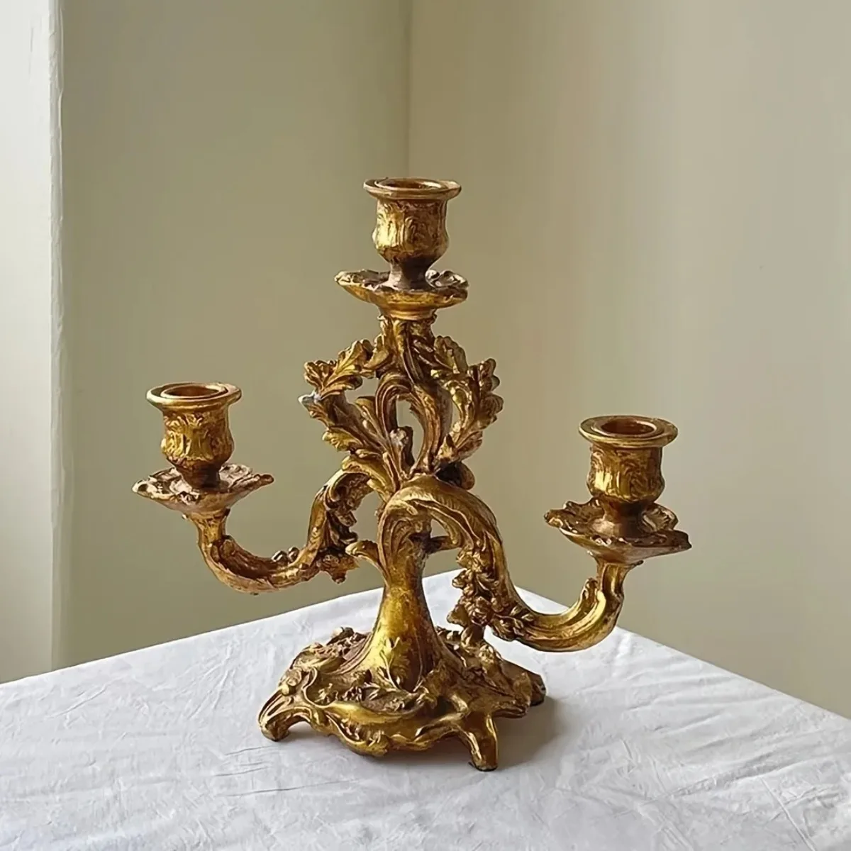 

Gold Resin Candelabra Candle Holder 3 Arm Baroque Style Vintage French Table Centerpiece Wedding Dining Home Decoration Decor