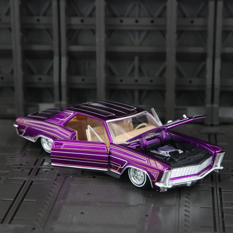 

Высокодетализированная модель автомобиля Riviera 1965 года в масштабе 1:26 из сплава, с открывающимися дверями, настольное украшение, идеальный предмет коллекции и подарок на день рождения