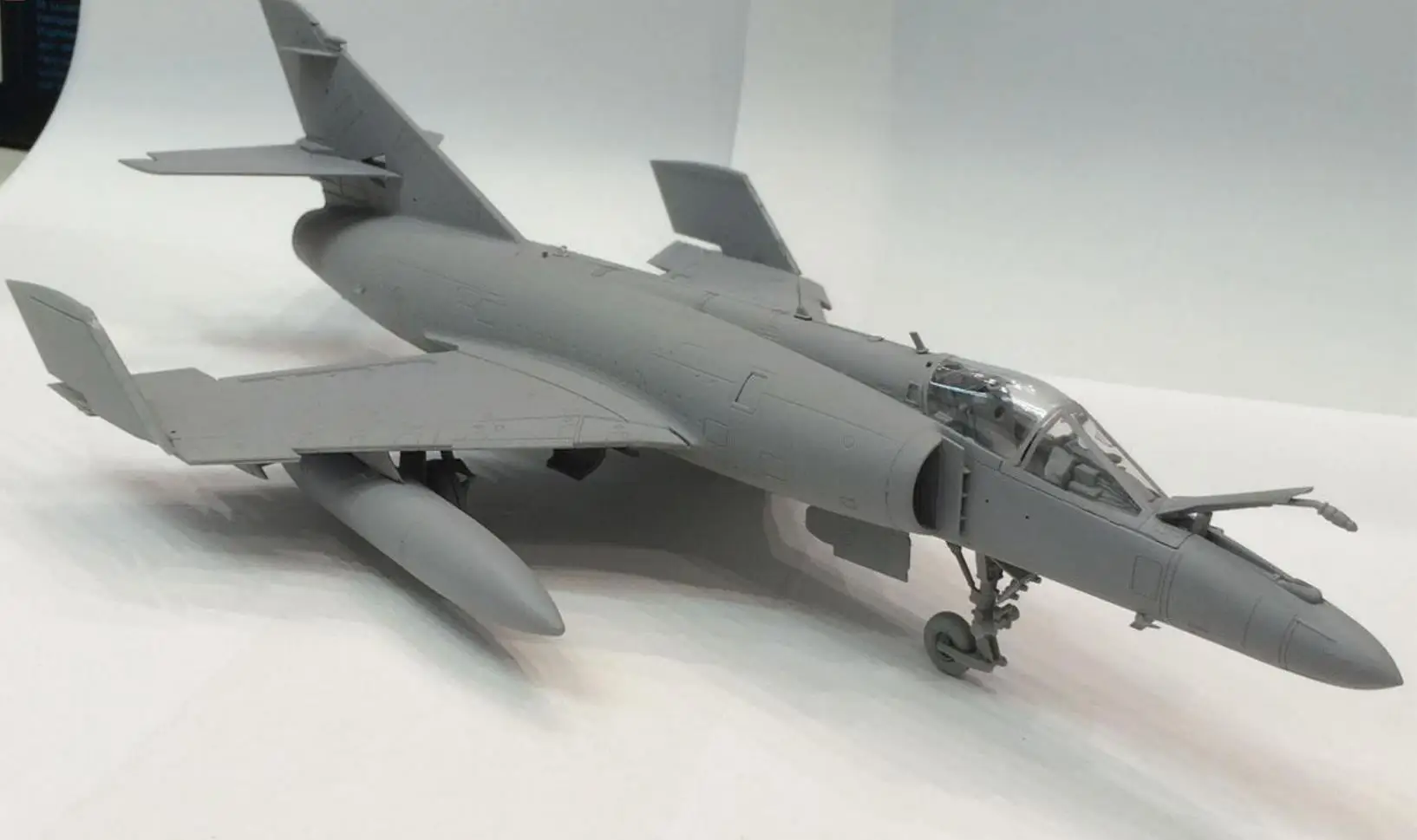 Kit de modelo Kinetic K48061 1/48 Super Etendard