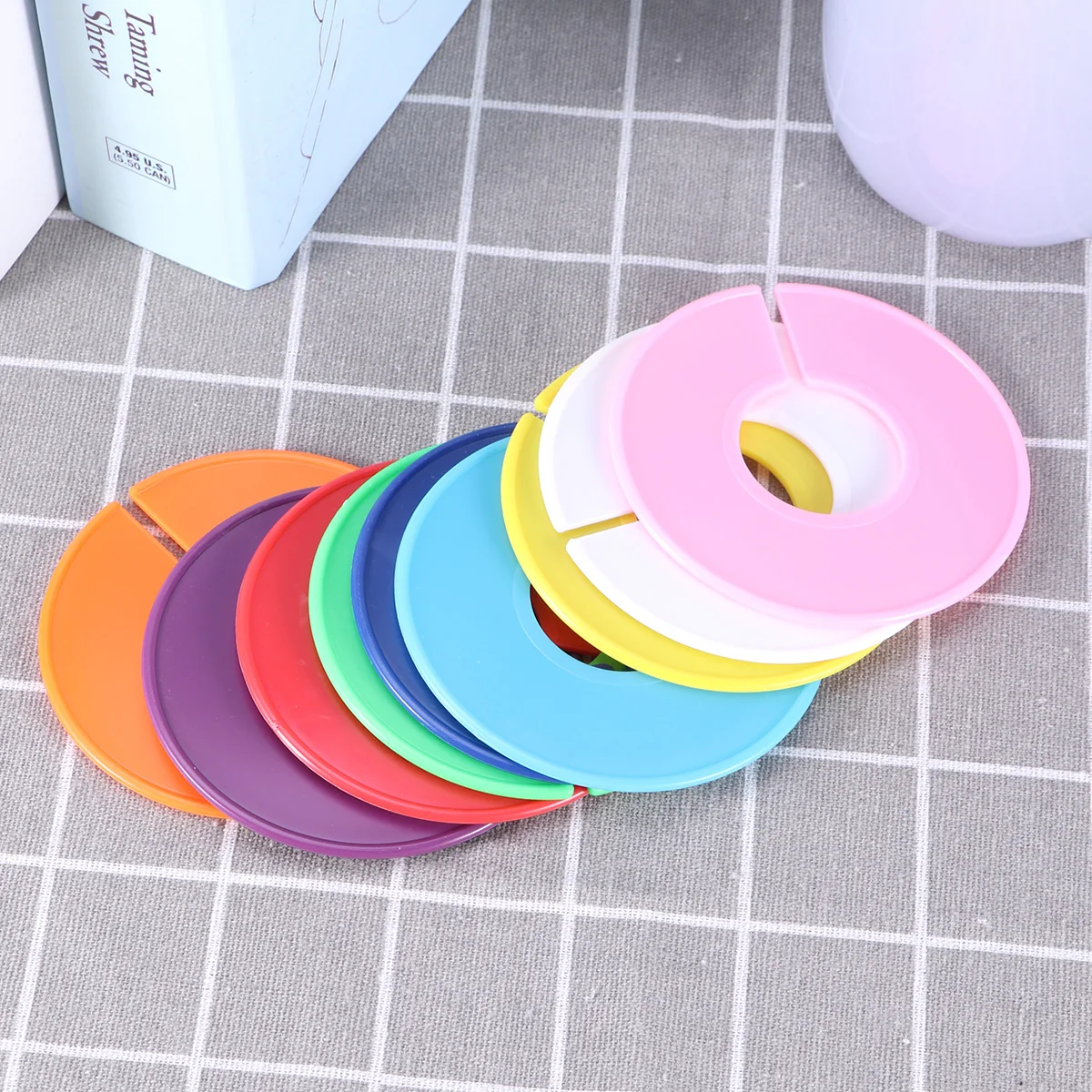 

18pcs Plastic Clothing Size Circle Size Dispaly Circle for Store Market Shopping Mall (White, Yellow, Red, Green, Blue, Light