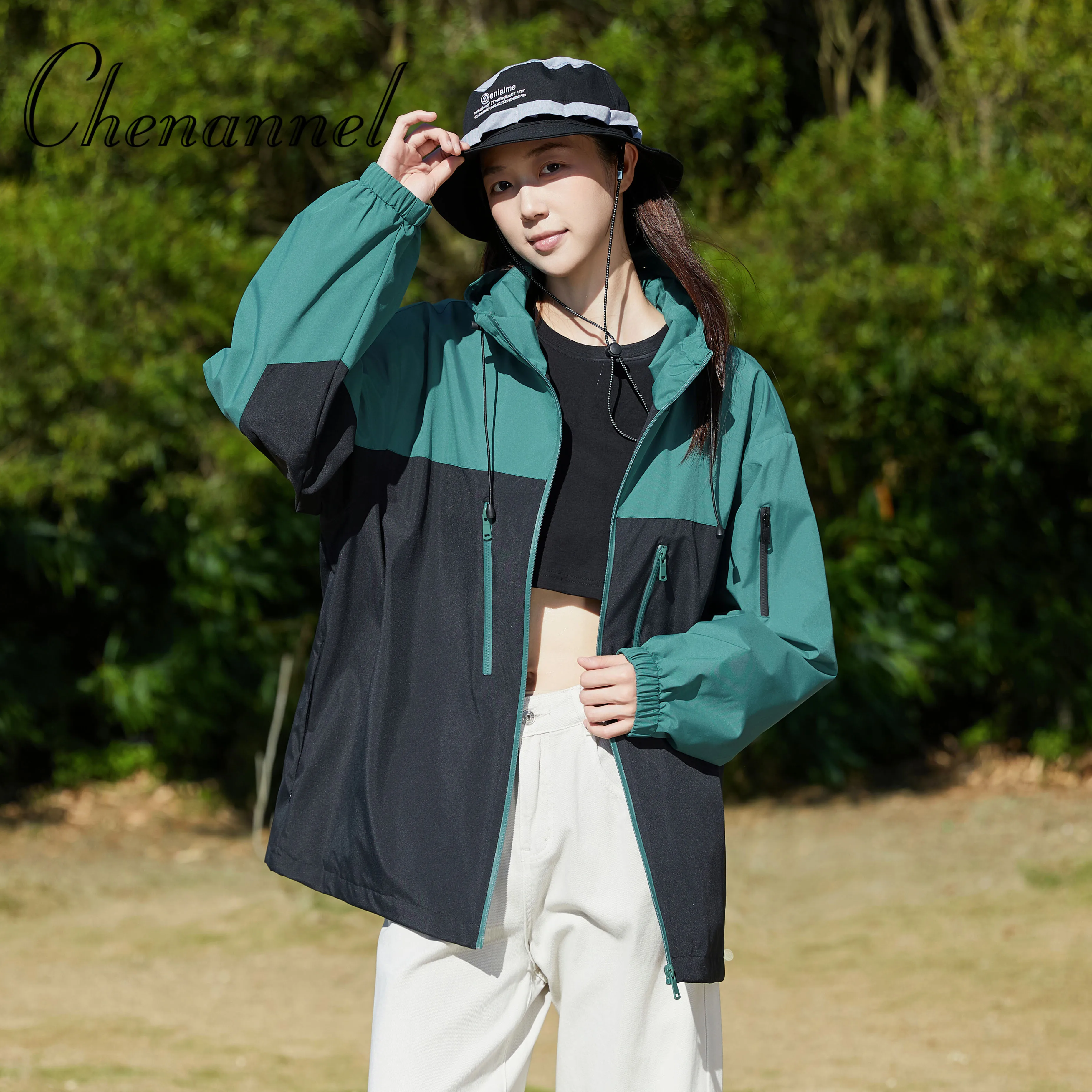 سترة تسلق الجبال مقاومة للماء بلون سادة للرجال سترة رياضية مقاومة للرياح سترة بقلنسوة لركوب الدراجات في الهواء الطلق سترة تسلق الجبال