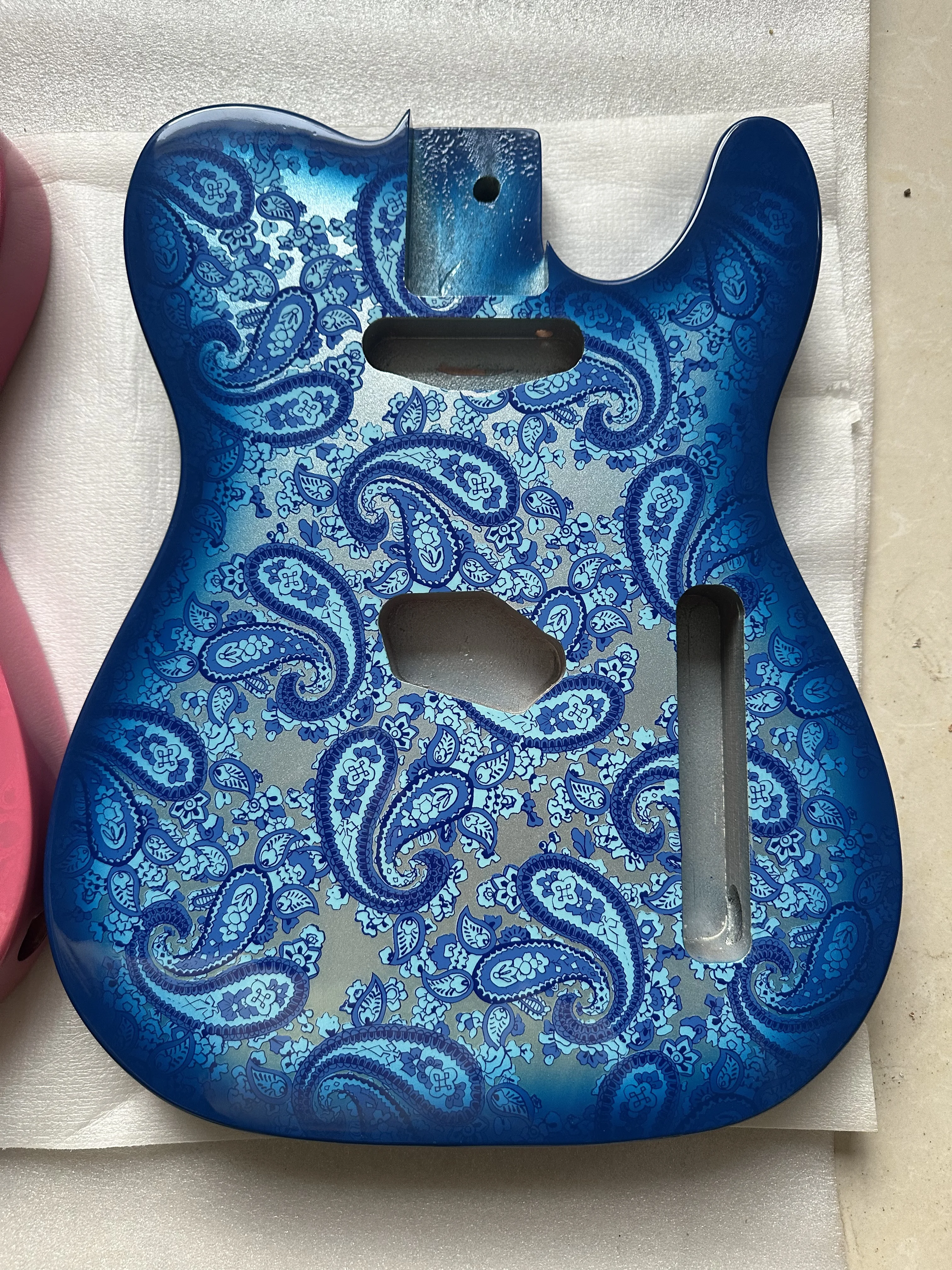 

Mahogany Wood Electric Guitar Body Finished Guitar,Beautiful Gloss Amoeba Pattern Style, Barrel Part, Need a mooth to finish