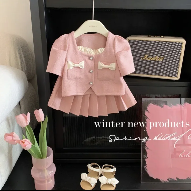 Girls’ Summer Outfit Set – Sweet Top with Fixed Bow + Pleated Skirt, Coordinated 2-Piece Play & Party Set (Ages 2–8)