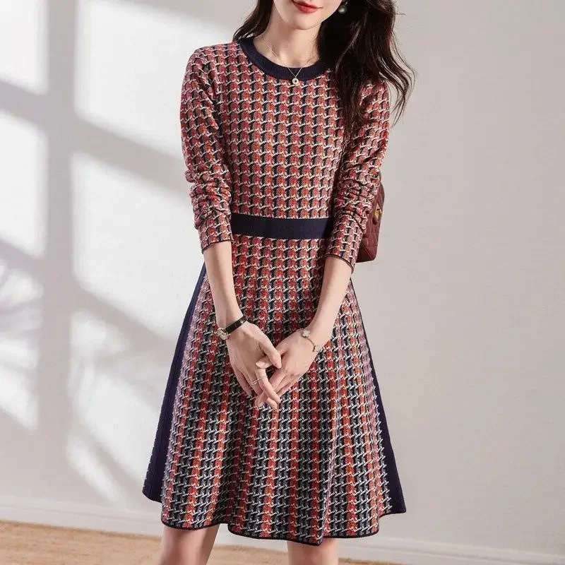 KnitDress Women's Autumn Collection 2023 New French Elegant Style Round Neck Color Blocking Fashionable Slimming A- line Skirt